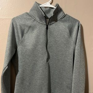 Under armour women’s 1/4 zip gray size medium